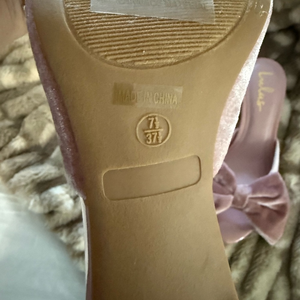 Lulu's Pink Velvet Bow Heels - Size 7 1/2 - Picture 4 of 4